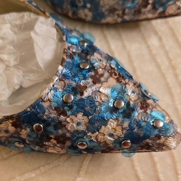 Mojo Moxy Turquoise Floral Embellished Heels - Picture 9 of 14